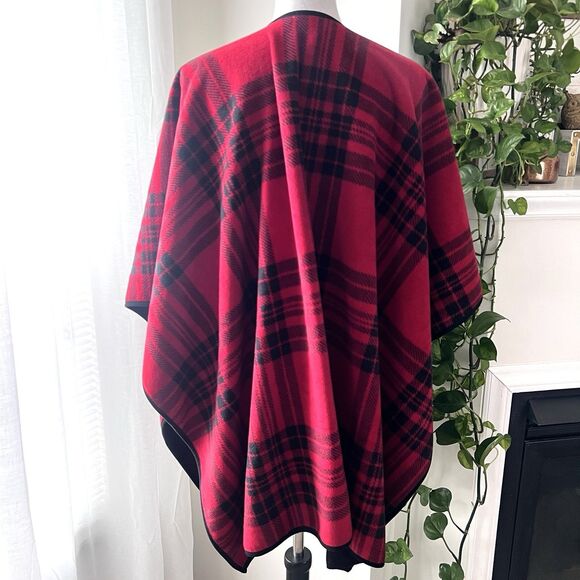 Woolrich Red & Black Plaid Super Soft Luxurious Fleece Style Wrap - One Size - Picture 6 of 8